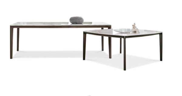 Moderner Alivar Board Esstisch mit eleganter Tischplatte und minimalistischem Design.