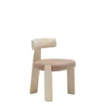 Moderner Andreu World Designerstuhl mit eleganter Formensprache und hochwertiger Verarbeitung.