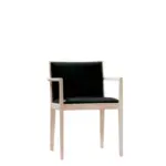 Moderne Carlotta Designstühle der Stuhlserie von Andreu World in elegantem Design.