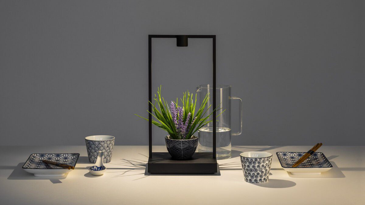 Elegante Artemide Curiosity Tischleuchte mit modernem Design für stilvolle Beleuchtung.