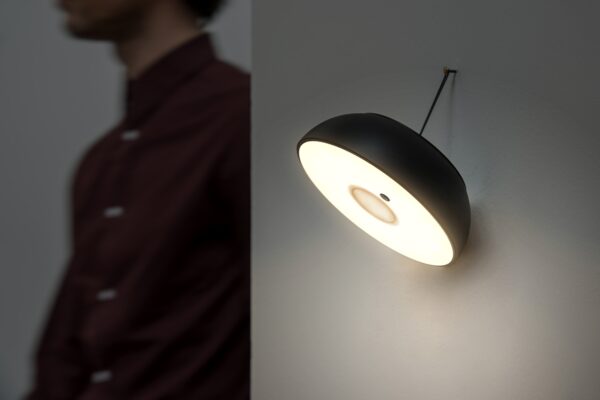 Moderne Float Pendelleuchten von Axolight für elegante Wohnräume.