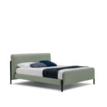 Modernes Bolzan Flag Bett mit gepolstertem Kopfteil in elegantem Design für stilvolle Schlafzimmer.