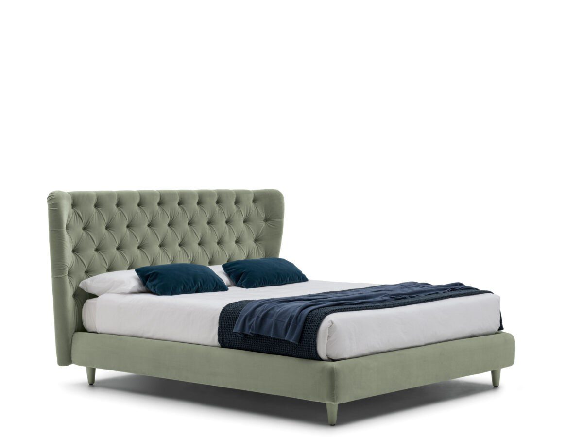 Elegantes Selene Bett von Bolzan mit gepolstertem Kopfteil für luxuriöse Schlafzimmer.
