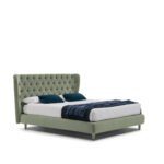 Elegantes Selene Bett von Bolzan mit gepolstertem Kopfteil für luxuriöse Schlafzimmer.