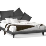 Modernes Bonaldo Picabia Bett mit eleganter Polsterung für stilvolles Schlafzimmer-Design.