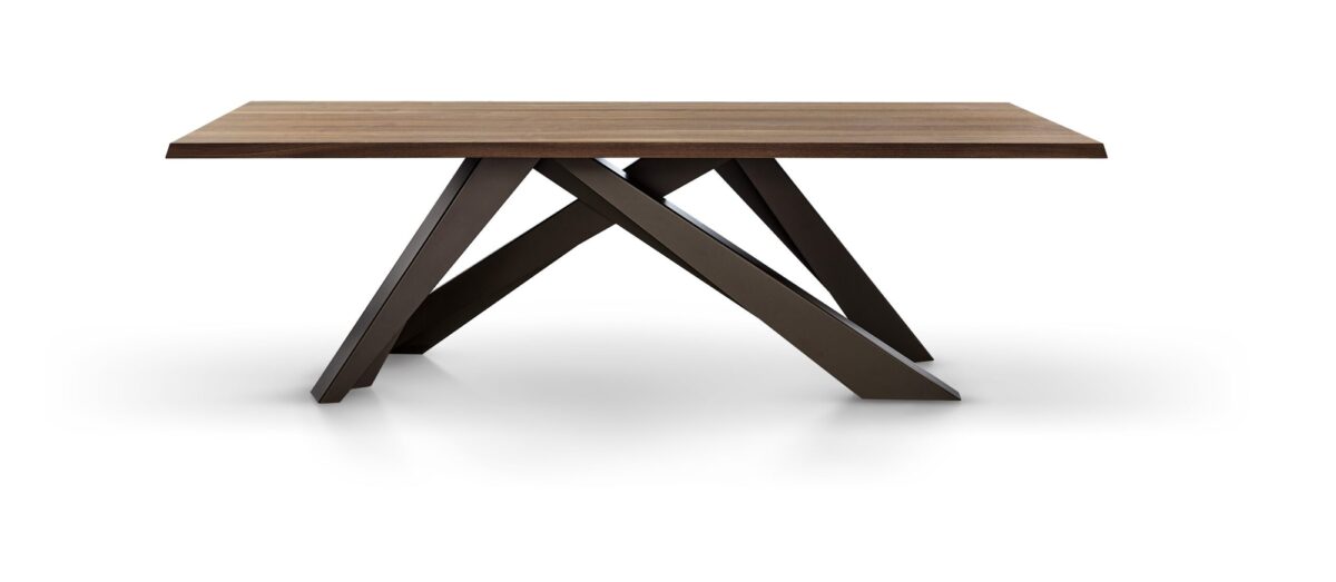Moderner Bonaldo Big Table Esstisch aus Italien mit eleganter Tischplatte und Designergestell.