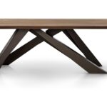 Moderner Bonaldo Big Table Esstisch aus Italien mit eleganter Tischplatte und Designergestell.