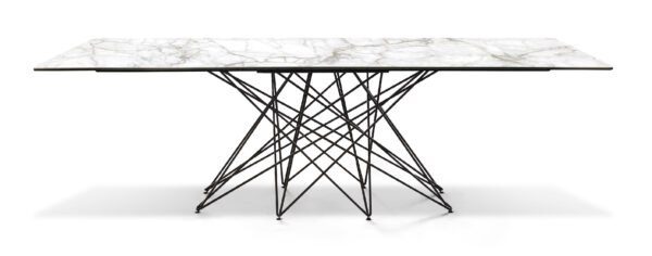 Moderner Bonaldo Octa Esstisch mit elegantem Design für stilvolle Esszimmer.