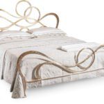 Elegantes Cantori JAdore Bett mit geschwungenem Kopfteil in luxuriösem Design.