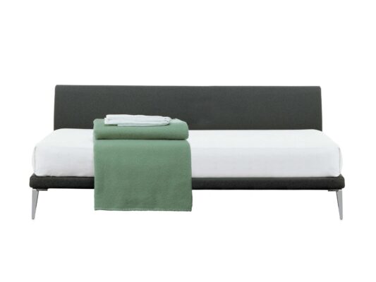 Minimalistisches Cappellini Bett, entworfen von Jasper Morrison 1991, zeitloser Designklassiker aus Italien.