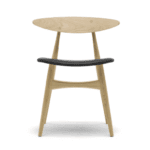Carl Hansen CH33 Stuhl mit Polstersitz und elegantem Holzgestell im dänischen Designstil.