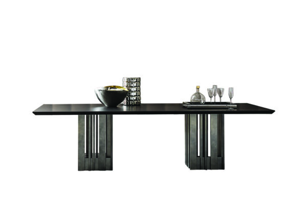 Eleganter Empire Esstisch von Casamilano mit modernem Design für stilvolle Wohnräume.