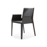 Eleganter moderner Stuhl Margot von Cattelan Italia mit gepolsterter Sitzfläche und schlanken Metallbeinen.