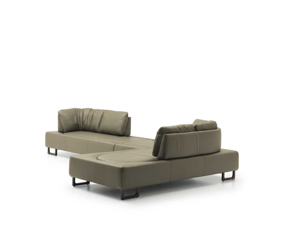 Modernes De Sede DS-165 Sofa, entworfen von Hugo de Ruiter, mit flexiblem Motion Design.