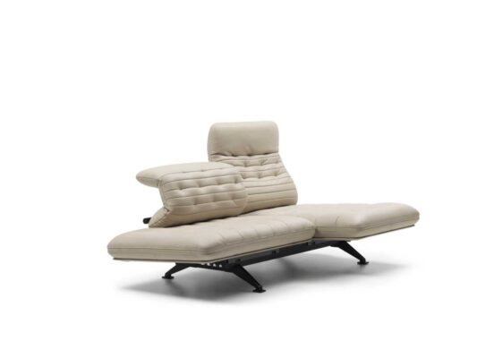 Elegantes De Sede DS-490 Ledersofa in modernem Design, schweizer Luxusmöbel für stilvolles Wohnen.