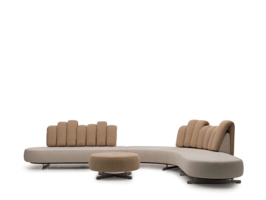 Luxuriöse De Sede DS-888 Collina Designercouch von Atelier Oï in moderner Ausführung.