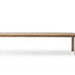 Moderner DK3 Jeppe Utzon Designtisch aus hellem Holz mit minimalistischer Tischplatte und schwarzen Beinen.