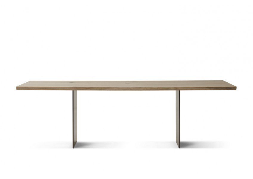 Moderner DK3 Tree Esstisch aus massivem Holz mit natürlicher Maserung.