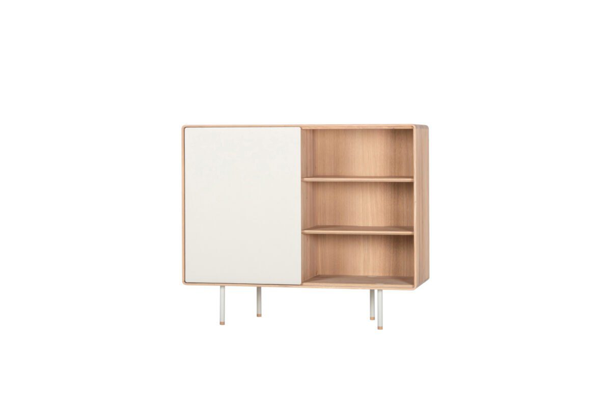 Elegante Gazzda Fina Kommode aus Massivholz mit vier praktischen Schubladen für moderne Wohnräume.