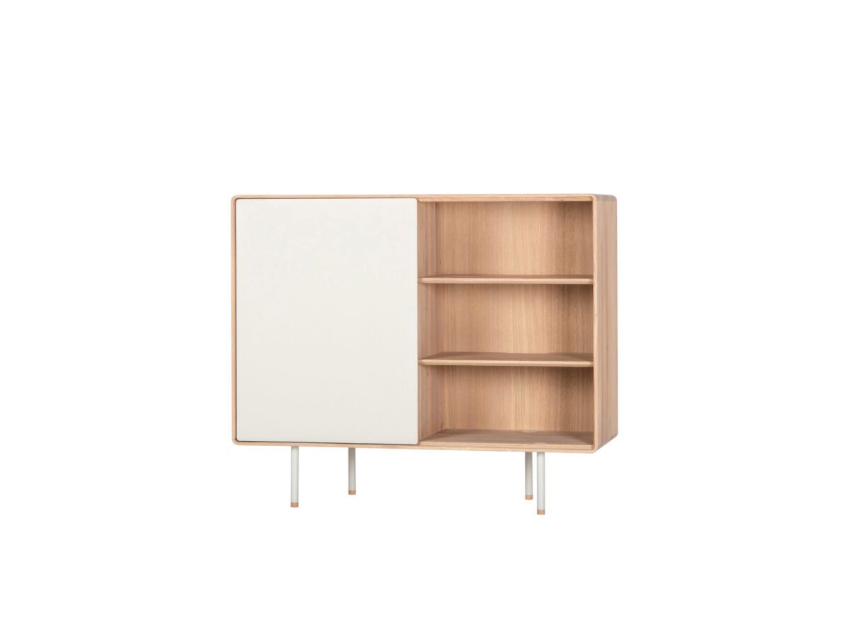 Elegante Gazzda Fina Kommode aus Massivholz mit vier praktischen Schubladen für moderne Wohnräume.