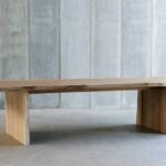 Eleganter Altartisch im klassischen Herrenhaus-Stil mit edler Verarbeitung.