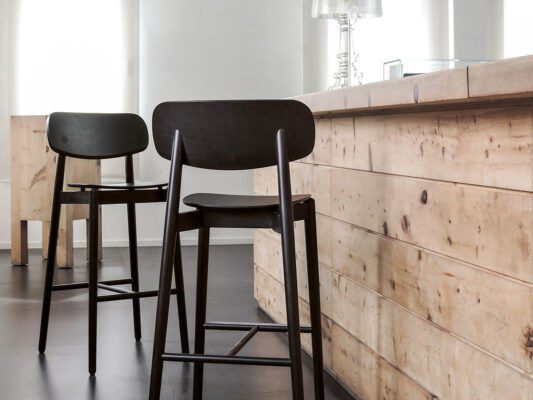 Moderner Barhocker Fizz 7 - Elegantes Design für Küche und Bar, höhenverstellbar und komfortabel.