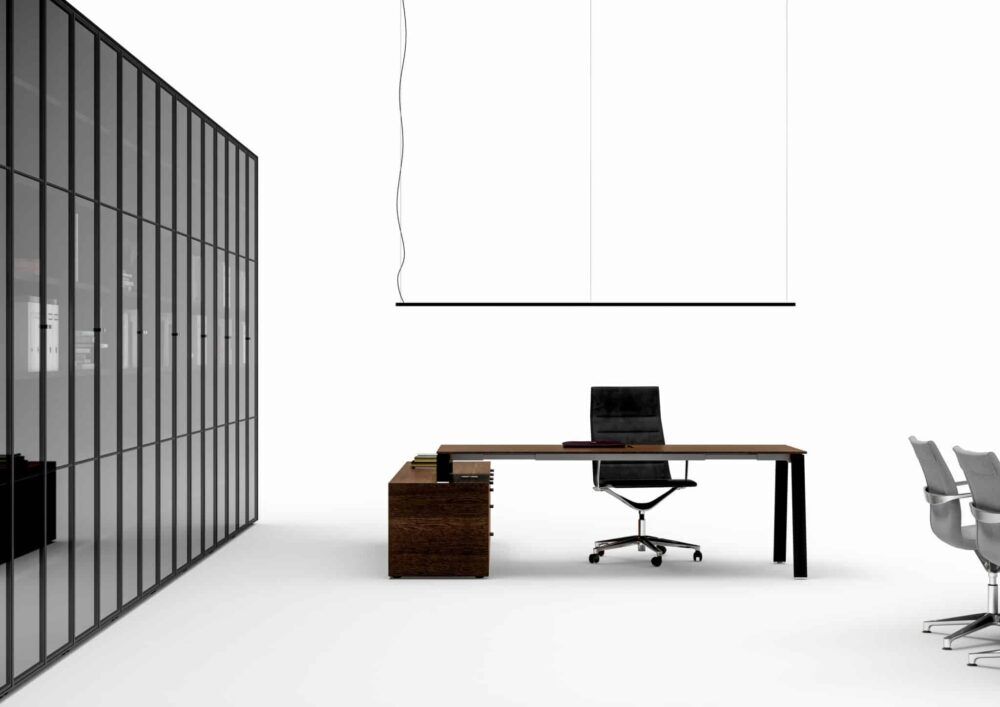 Eleganter Bralco Take Off Direktionsschreibtisch für das moderne Chefbüro.