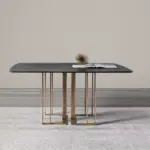 Eleganter Charlie Esstisch von Meridiani mit modernem Design für stilvolle Wohnräume.