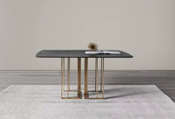 Eleganter Charlie Esstisch von Meridiani mit modernem Design für stilvolle Wohnräume.