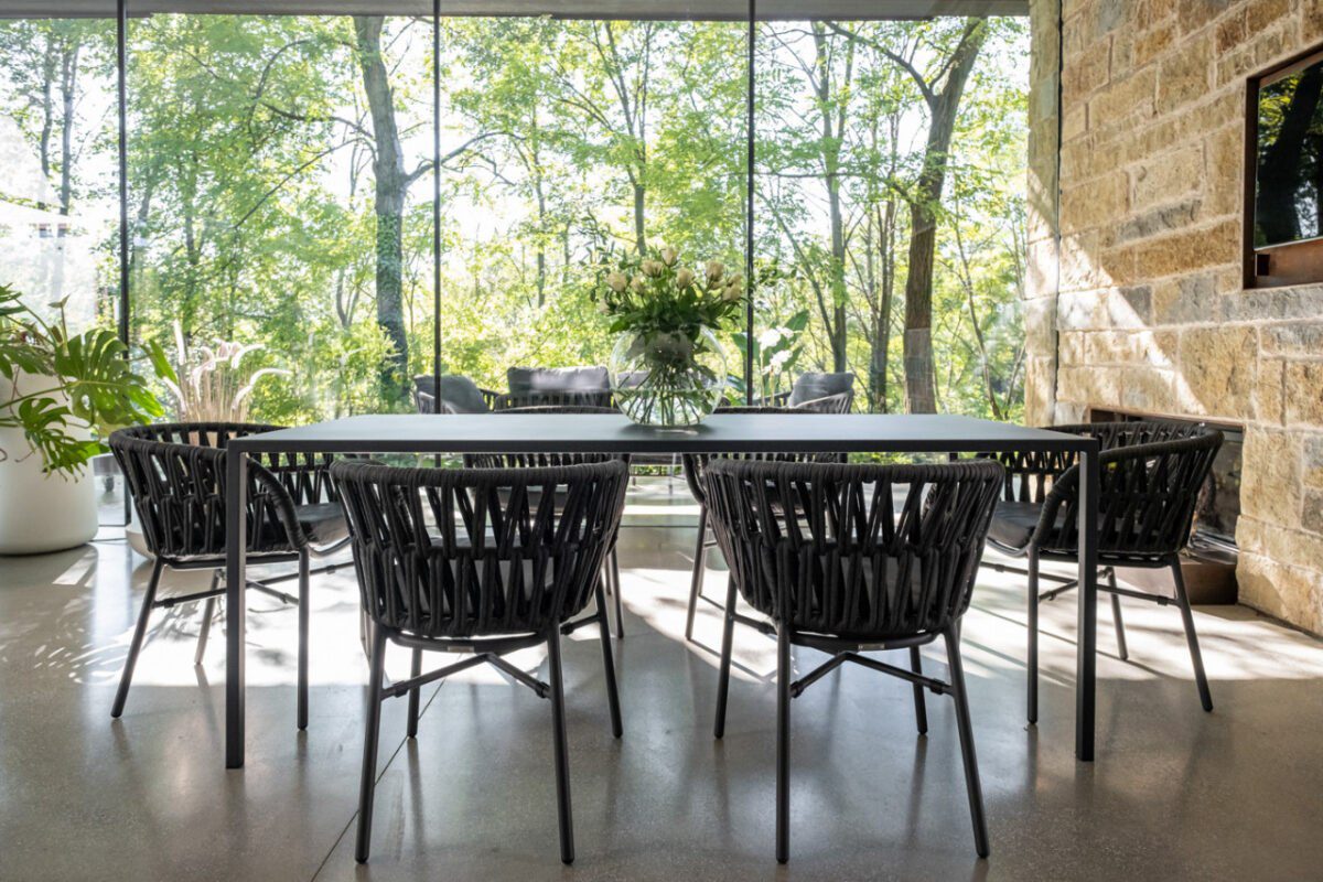 Moderner Drigani Drop 17 Designstuhl mit elegant geschwungener Sitzschale für stilvolles Wohnen.