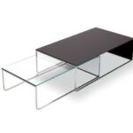 Eleganter Nido Glas-Couchtisch mit geschwungener Form von Sovet Italia.