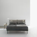 Hochwertiges Caccaro Designer-Bett mit weichem Polsterkopfteil für stilvolle Schlafzimmer.