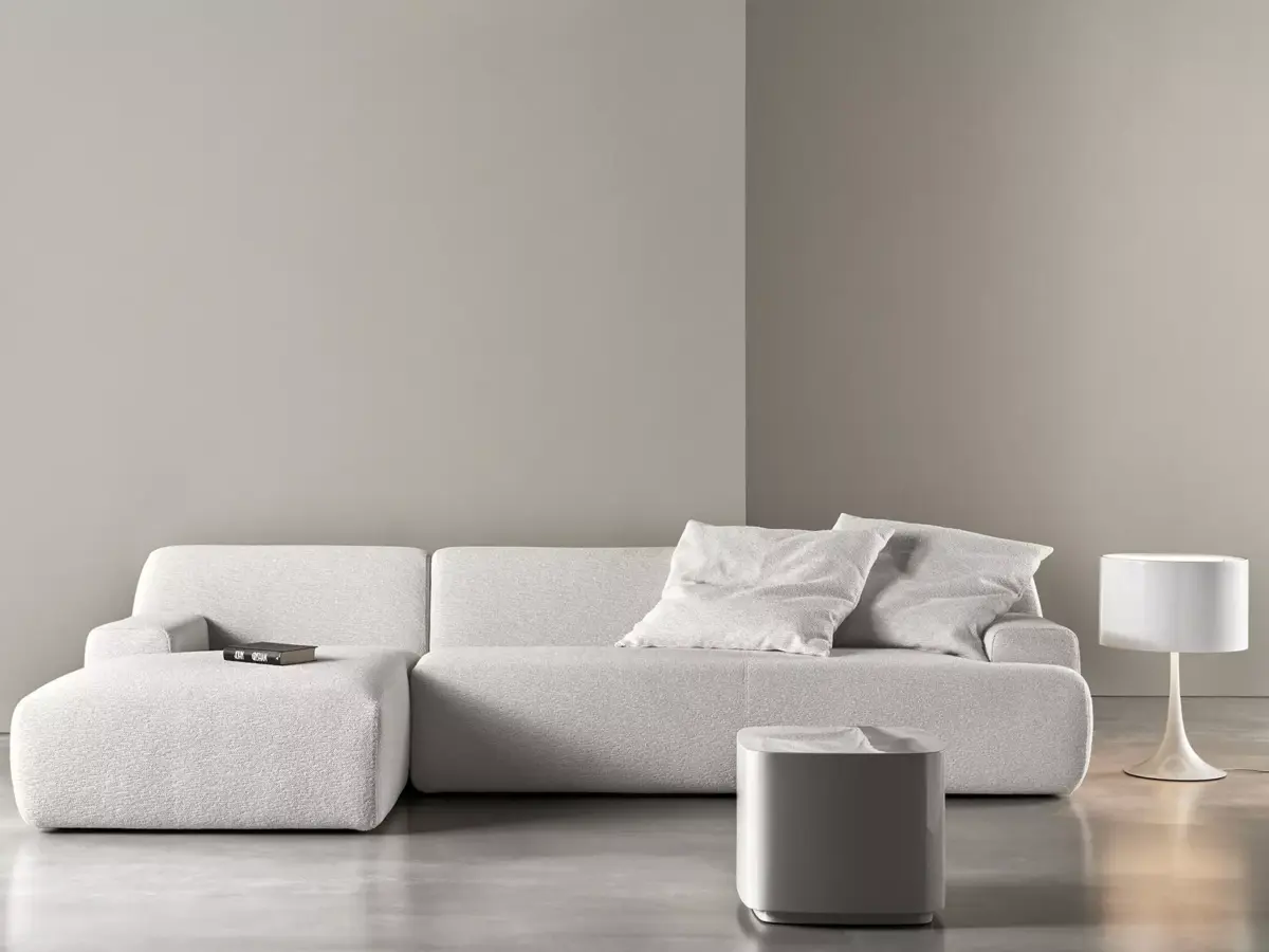 Elegantes Norton Sofa von Meridiani mit modernem Design und hochwertiger Polsterung.