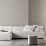 Elegantes Norton Sofa von Meridiani mit modernem Design und hochwertiger Polsterung.