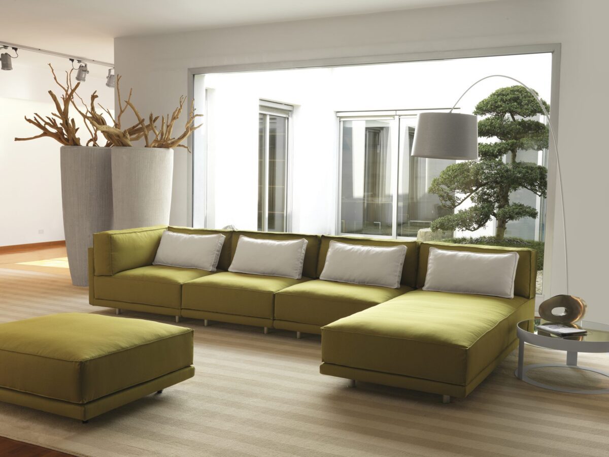 Modernes Schlafsofa Dennis 2 in elegantem Design mit bequemer Liegefläche von Milano Bedding.