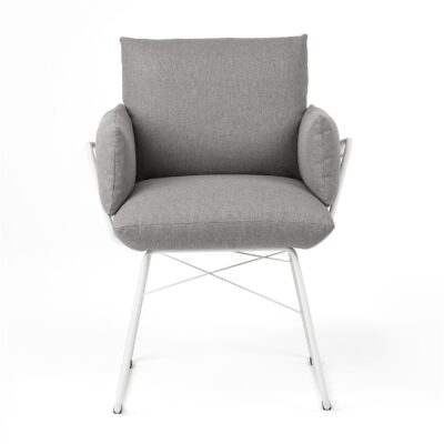 Elegantes Wohnzimmer mit warmem Licht, modernem Sofa und geschmackvoller Einrichtung.