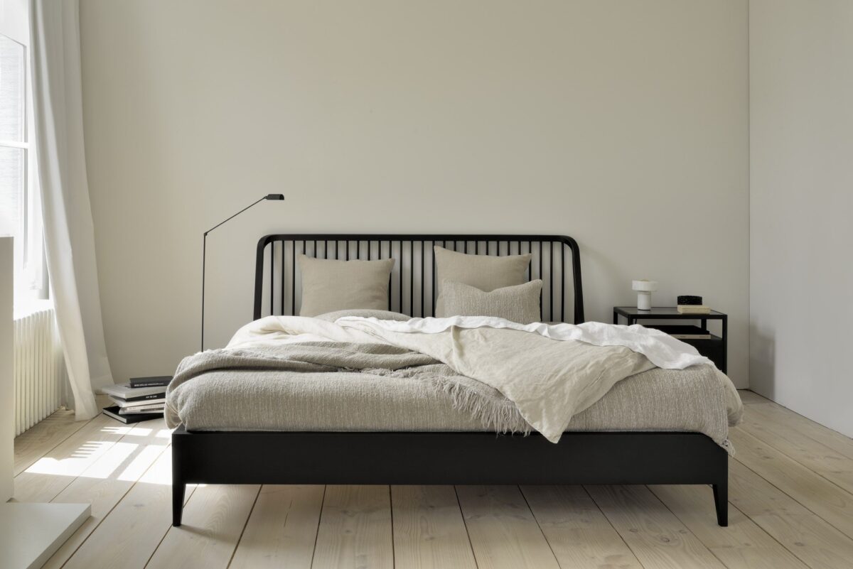 Ethnicraft Bett Spindle