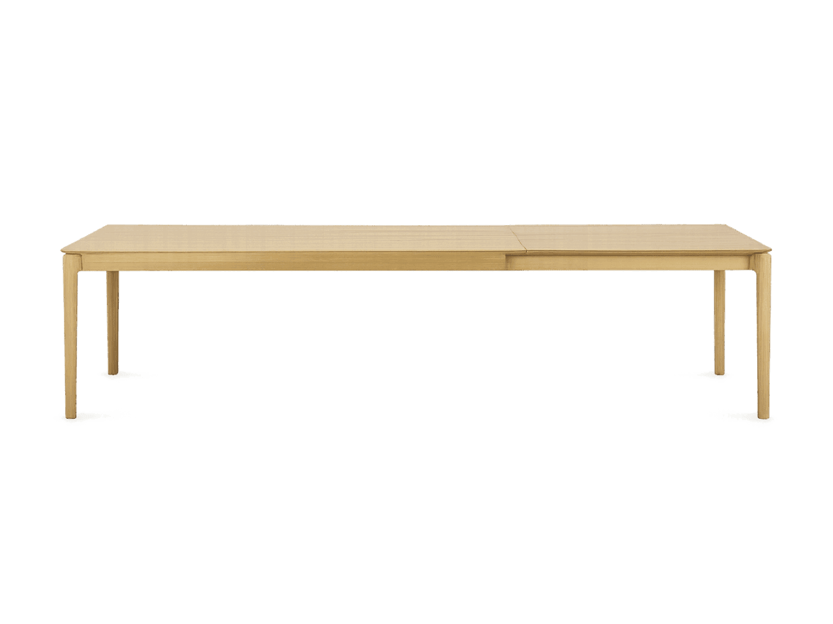 Ethnicraft Bok Esstisch aus massiver Eiche mit eleganten schwarzen Metallbeinen.