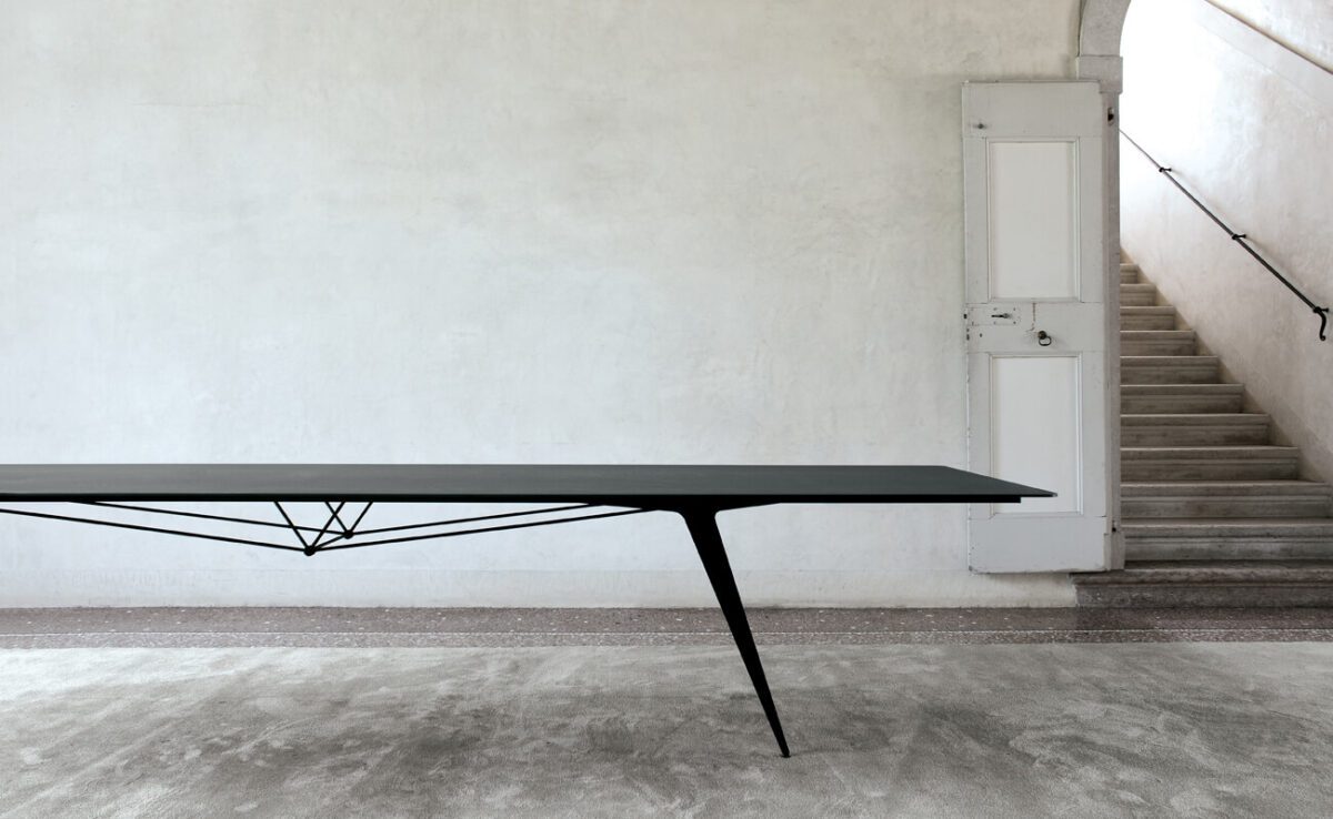 Ausziehbarer Esstisch Extendo T12 aus Holz für moderne Esszimmer.