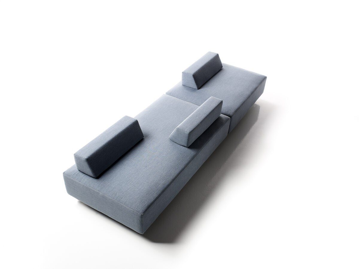 Modernes Eala Sofa von Gaber mit elegantem Design für stilvolle Wohnräume.