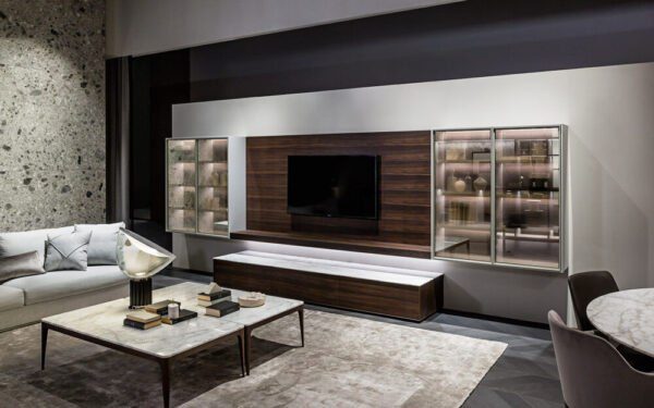 Moderner Giellesse Messestand mit eleganter Produktpräsentation auf der Mailänder Messe.