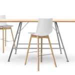 Moderner Girsberger Aiko High Stehtisch mit schlankem Design für Büro und Besprechungsräume.
