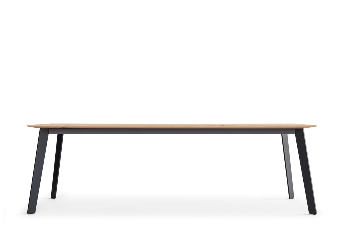 Moderner Girsberger Linar Tisch mit elegantem Design für Büro und Wohnbereich.