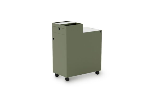 Grüner Rollwagen aus Metall mit drei Ebenen für flexible Aufbewahrung im modernen Design.