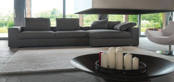 Modernes Gyform Longisland Sofa mit elegantem Design und hochwertiger Polsterung.
