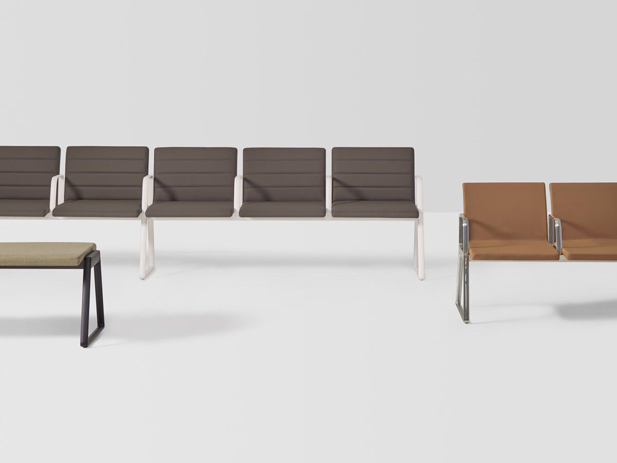 Moderne Lin Sitzbank von Inclass für Büros und Wartebereiche in stilvollem Design.