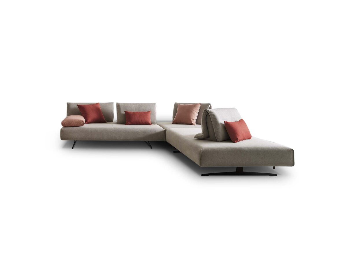 Italienisches Designer-Sofa Abbraccio von Le Comfort in elegantem Stil.