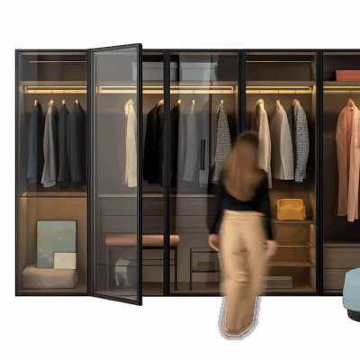 Moderner Aria Designschrank von Kristalia mit minimalistischem Stil für elegante Wohnräume.
