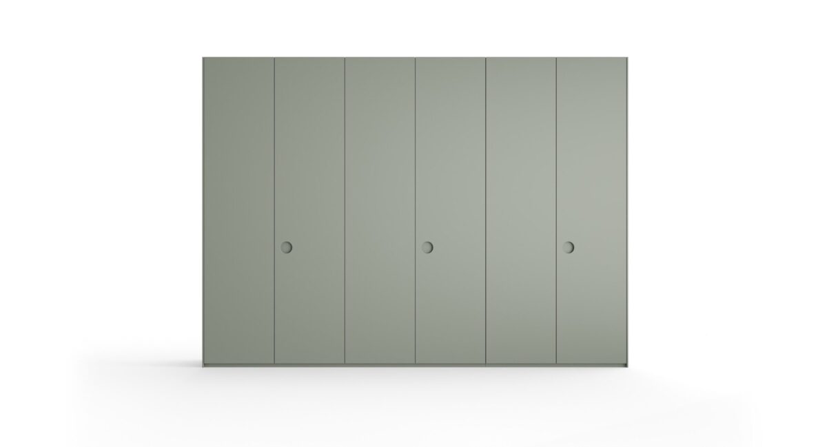 Eleganter Lema Drehtürenschrank mit modernen Türen für stilvolle Schlafzimmer.