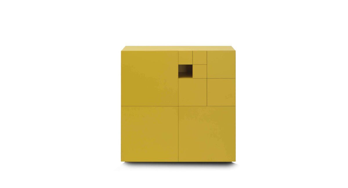 Elegante Lema Conchiglia Kommode mit geschwungenen Fronten und modernem italienischem Design.